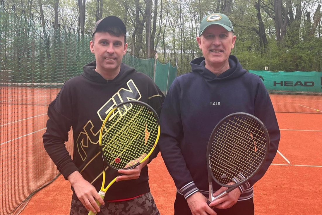 Trainerteam der Tennisschule Görzen auf dem Sandplatz
